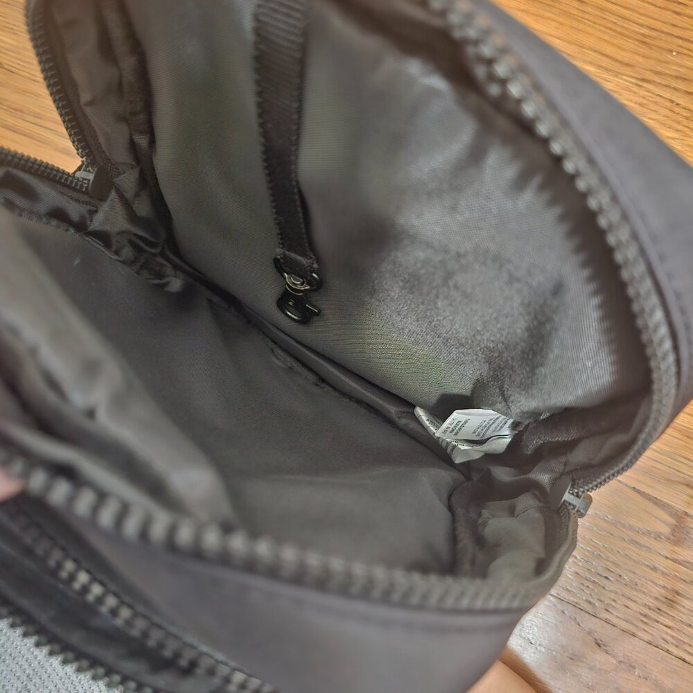 Kyodan Crossbody Bag with Water Bottle Holder - Picture 2 of 9